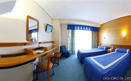 ホテル Colon Tuy トゥイ